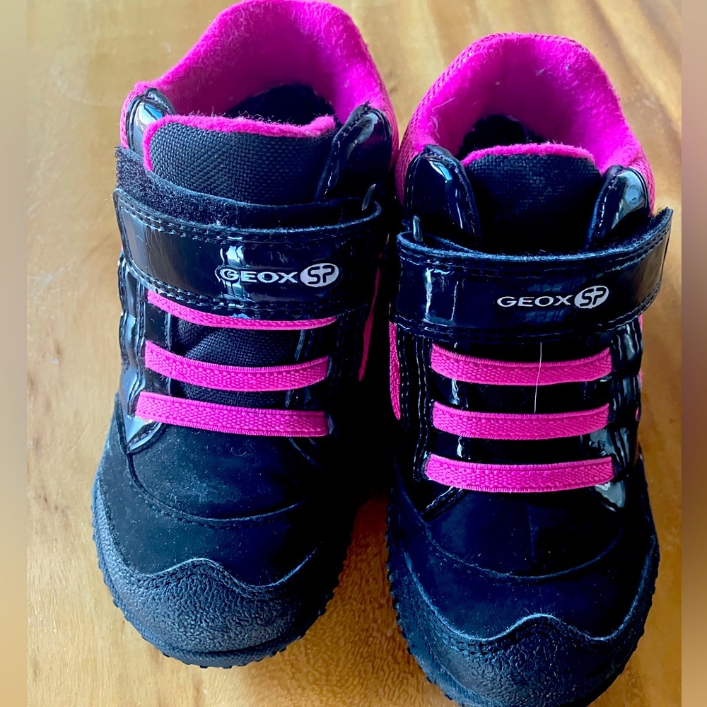 Geox Kids' Black and Pink Shoes (24 EU) 💖